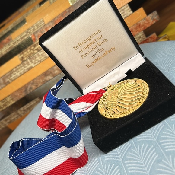 Nation Republican Congressional Committee coin award - Picture 1 of 13